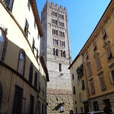 Liz Beth Lägenhet Lucca